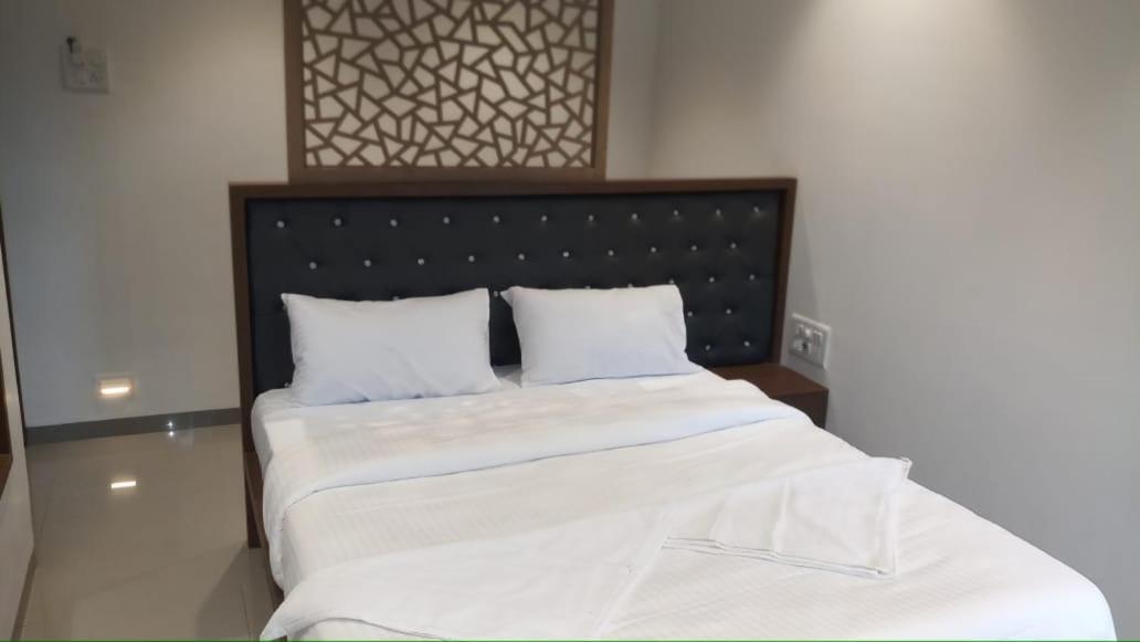 Dukes Plaza Hotel Kalyān Extérieur photo